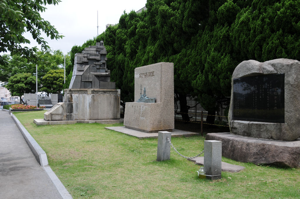 ヴェルニー公園内の記念碑