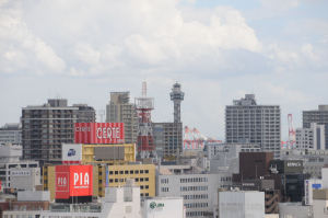 東の方向には「マリンタワー」
