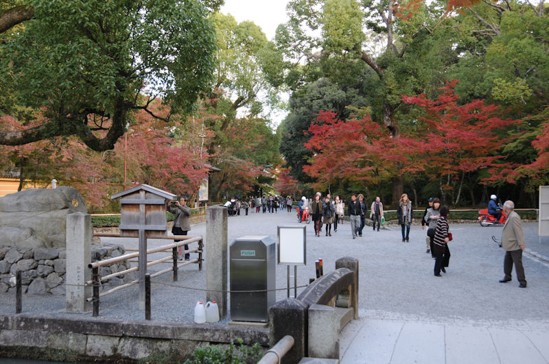 総門から見た参道