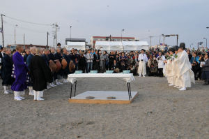 震災から1か月、鎌倉由比ヶ浜復興祈願祭