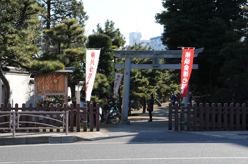 琵琶島神社がみえます