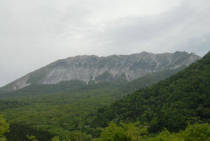 最高峰1720mの大山