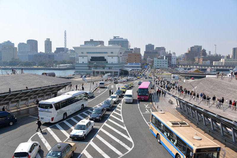 見物客が段々と増えて