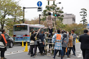 鎌倉鳶職組合のはしご演技