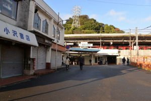 京急金沢八景駅前