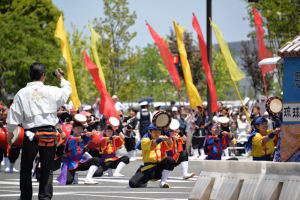 元気いっぱいの「琉球國祭り太鼓」