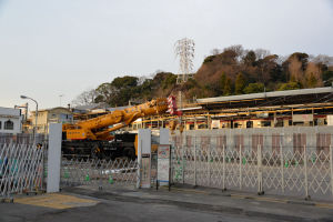 駅前の工事現場