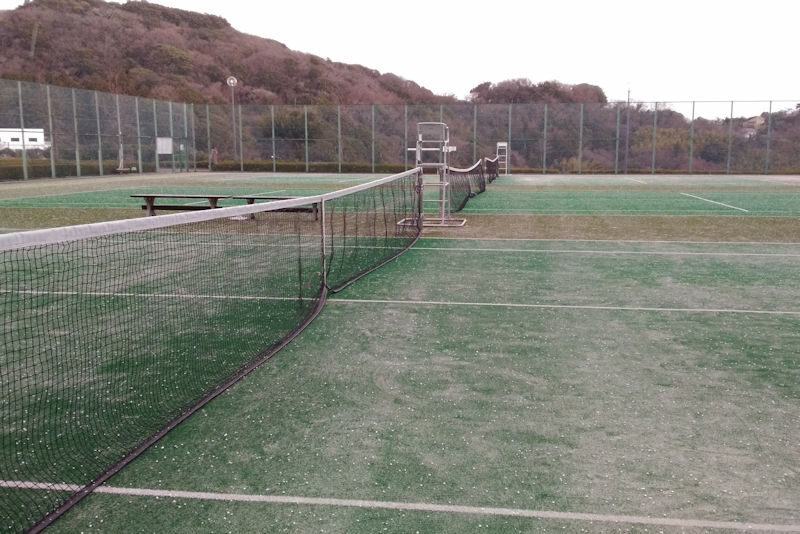 湘南国際村 雪の中のテニス