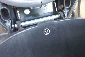 トランクに貼られた「Y」のシール
