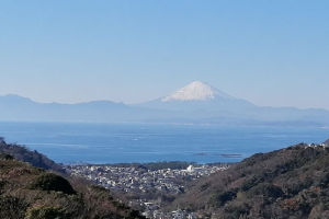 湘南国際村 富士山とテニスコート