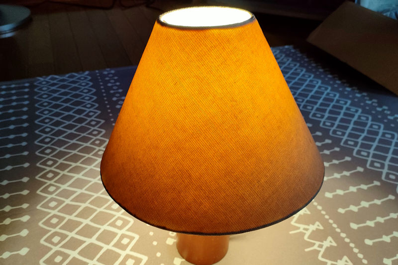 電気スタンドの電球をLEDに交換