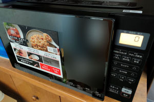 電子レンジのフラットテーブルにヒビ割れ
