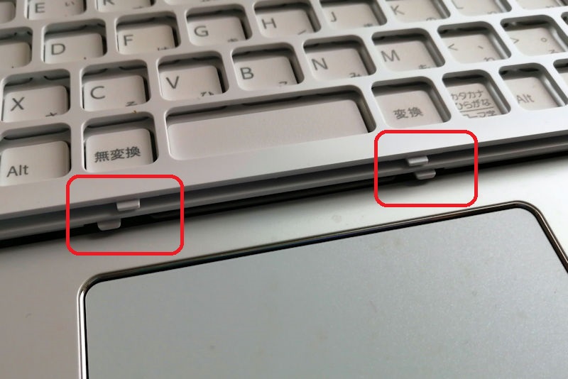 購入したキィーボードのツメが合わない