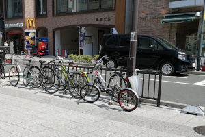 金沢八景駅前の放置自転車移動