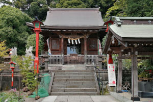 瀬戸神社の境内