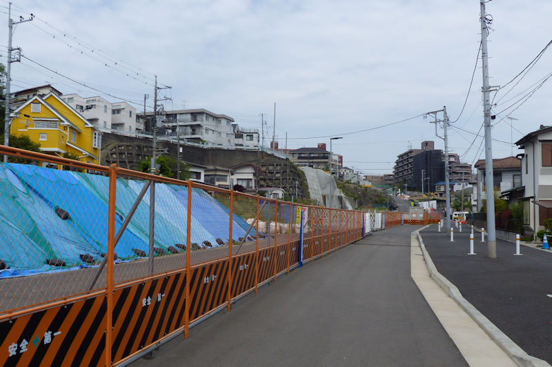 環状4号線から六浦小学校間約200mほどの様子