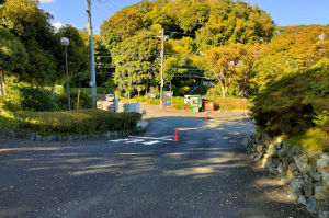 テニスコートの駐車場