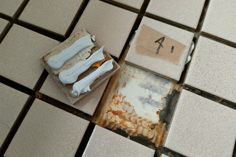 風呂場のタイル剥がれ補修