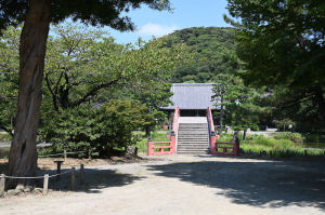 称名寺庭園内に入ります