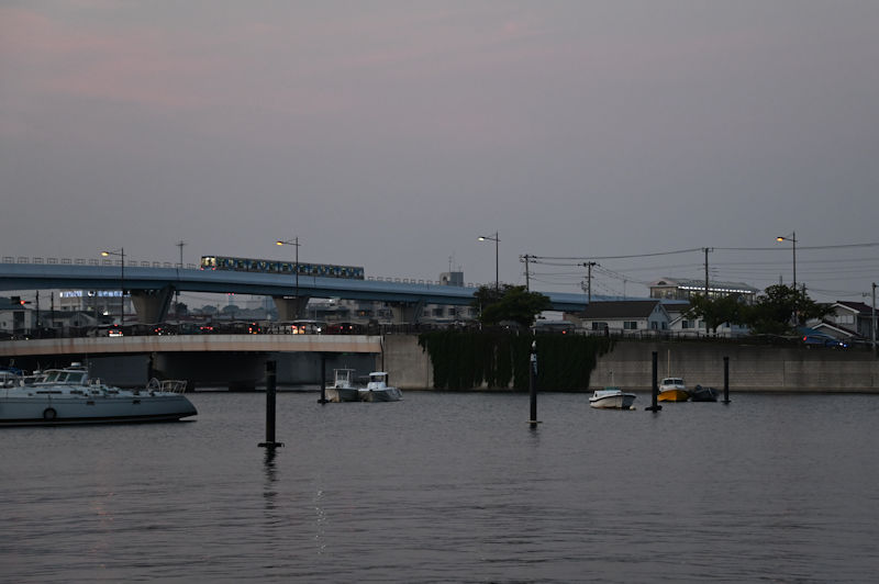 日が暮れて少し風の出てきた平潟湾