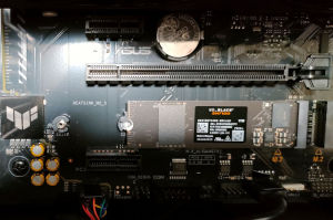 WDのM.2 NVMe SSD SN7100を増設